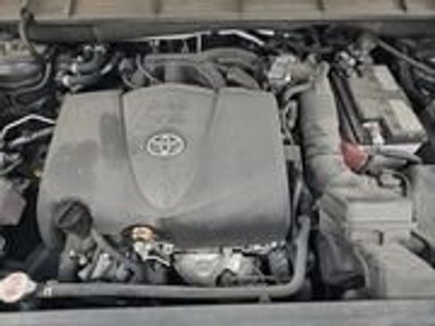 Used 2022 Toyota Highlander L image 16