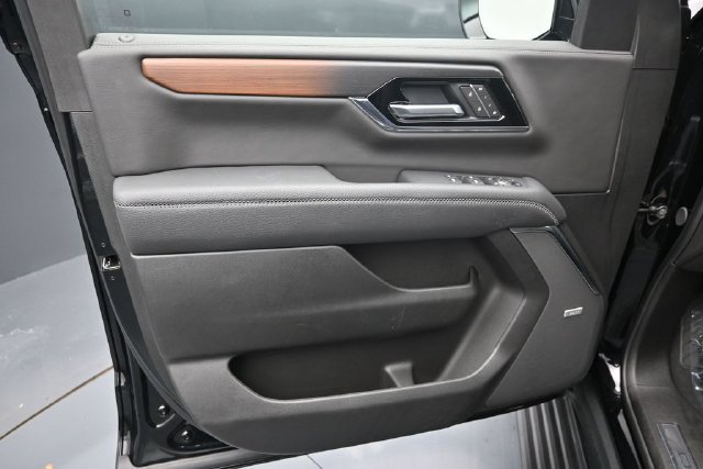 Used 2026 GMC Yukon Denali w/ Sun & Power Step Package AWD/4WD image 16