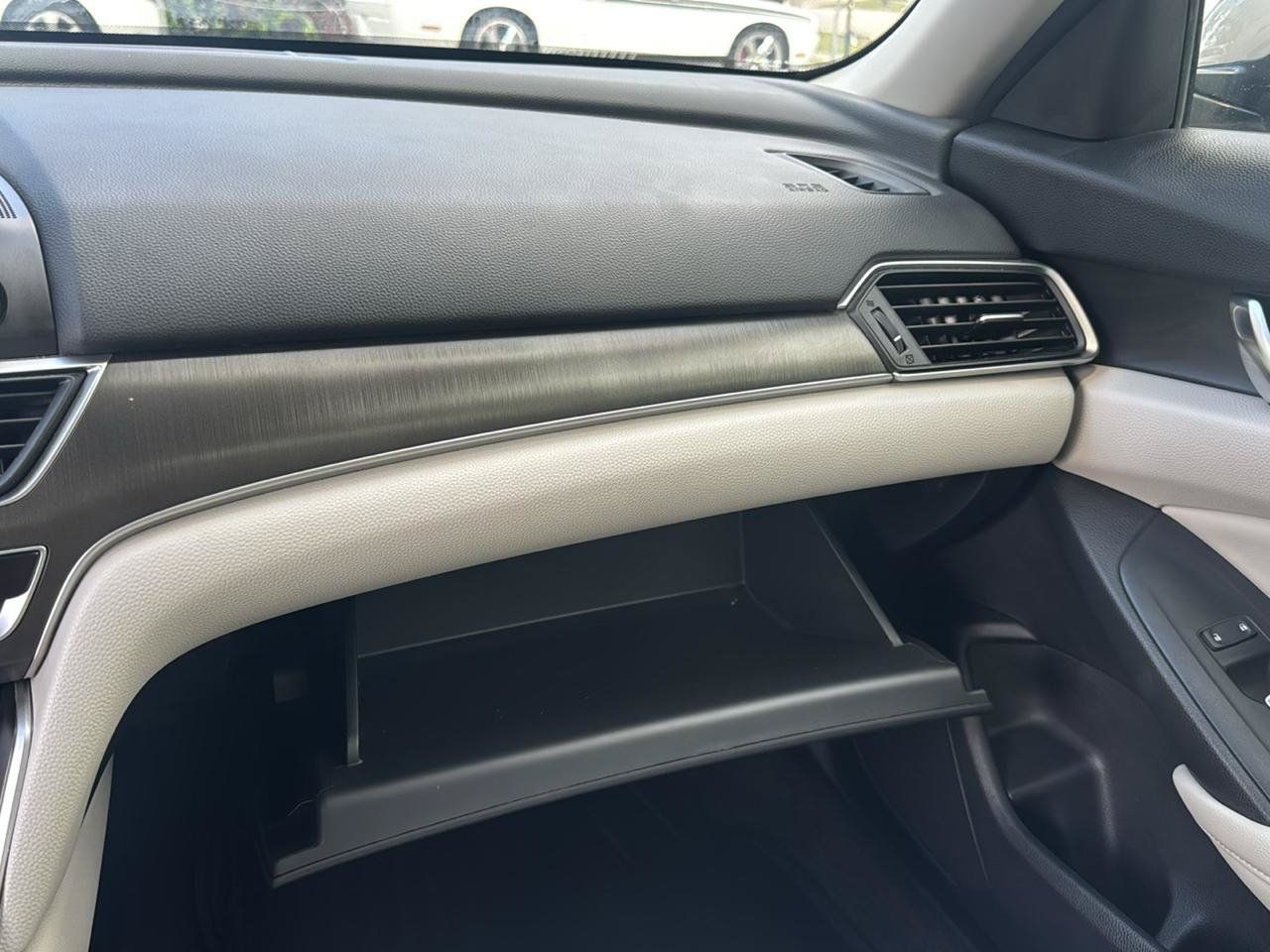 Used 2018 Honda Accord LX image 18