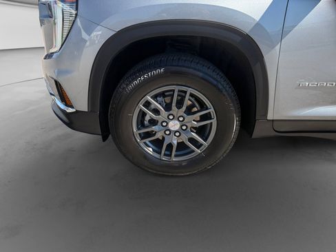 Used 2025 GMC Acadia Elevation image 9