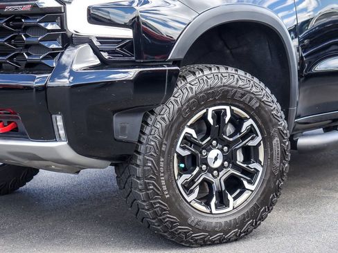 Used 2022 Chevrolet Silverado 1500 ZR2 w/ Technology Package AWD/4WD image 3