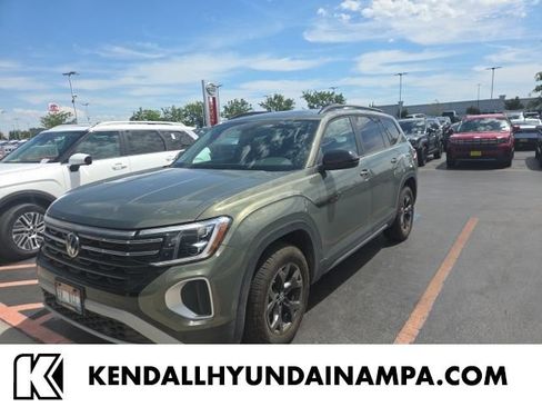 Used 2024 Volkswagen Atlas Peak Edition SE AWD/4WD image 1