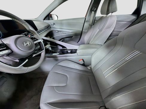 Used 2025 Hyundai Elantra SEL FWD image 13