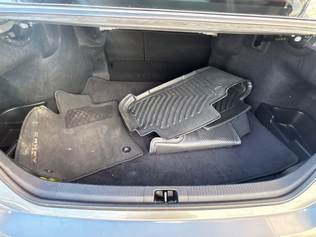 Used 2025 Toyota Camry SE w/ Convenience Package FWD image 31