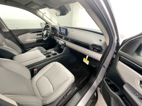 Used 2025 Honda Pilot EX-L image 9