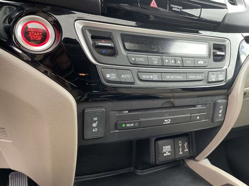 Used 2018 Honda Pilot Touring image 24