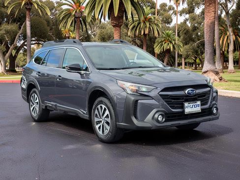 Used 2023 Subaru Outback Premium AWD/4WD image 4