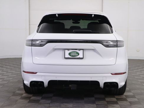 Used 2023 Porsche Cayenne Platinum Edition image 6