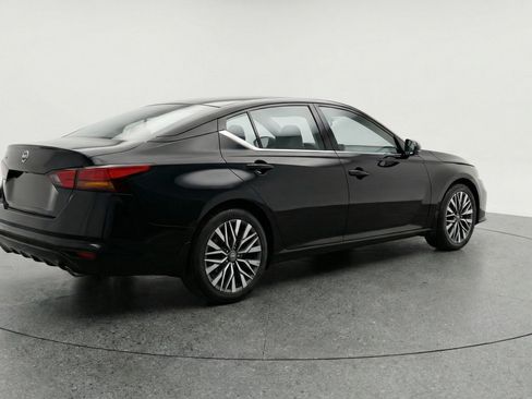 Used 2025 Nissan Altima 2.5 SV image 9