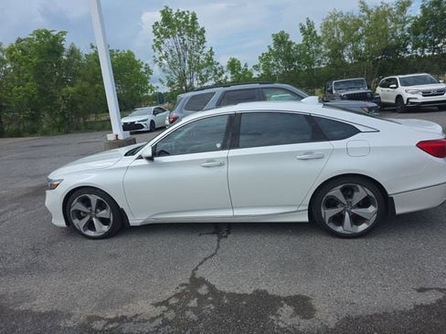 Used 2020 Honda Accord Touring image 2