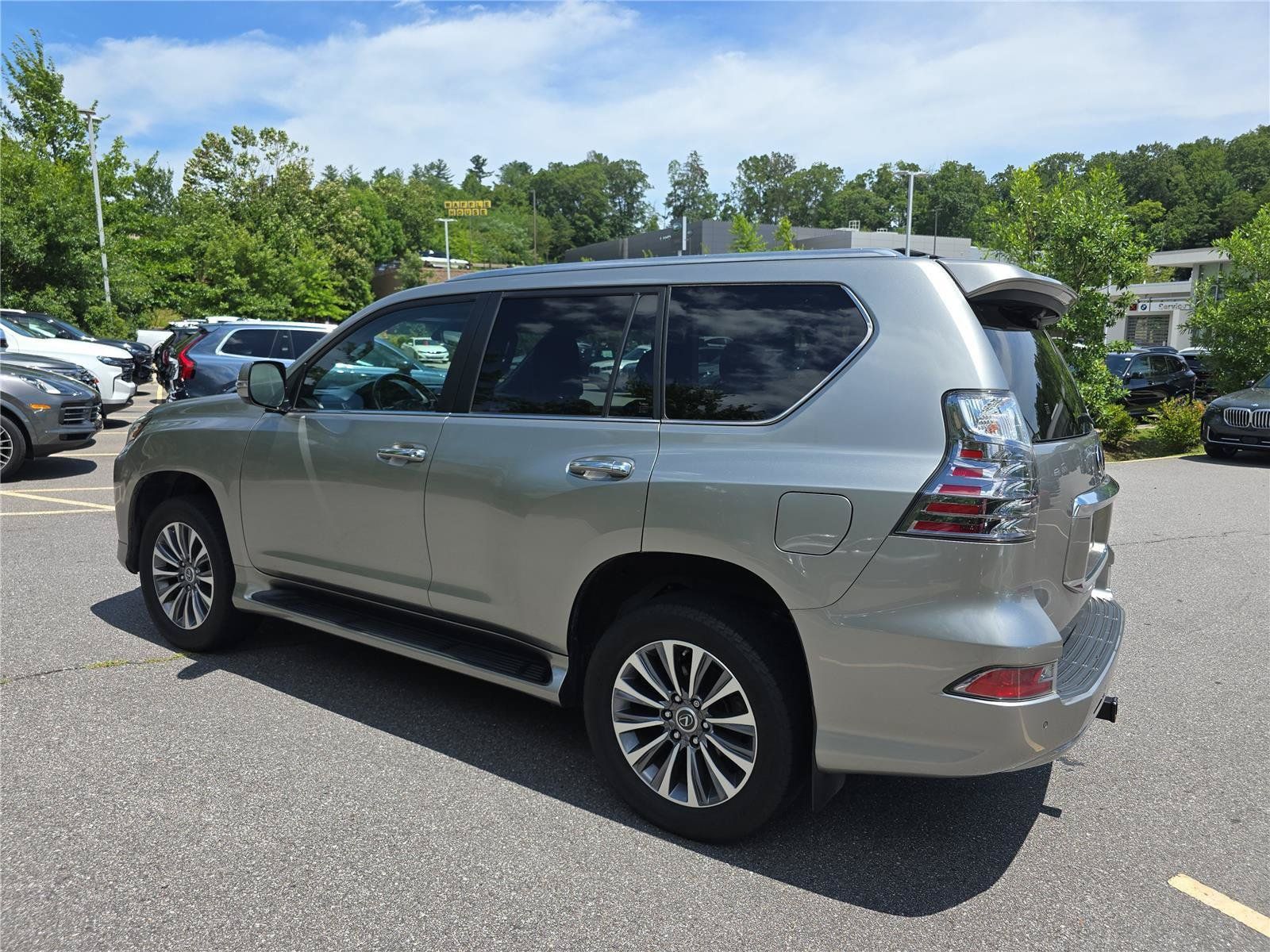 Used 2021 Lexus GX 460 Luxury w/ Accessory Package AWD/4WD image 5