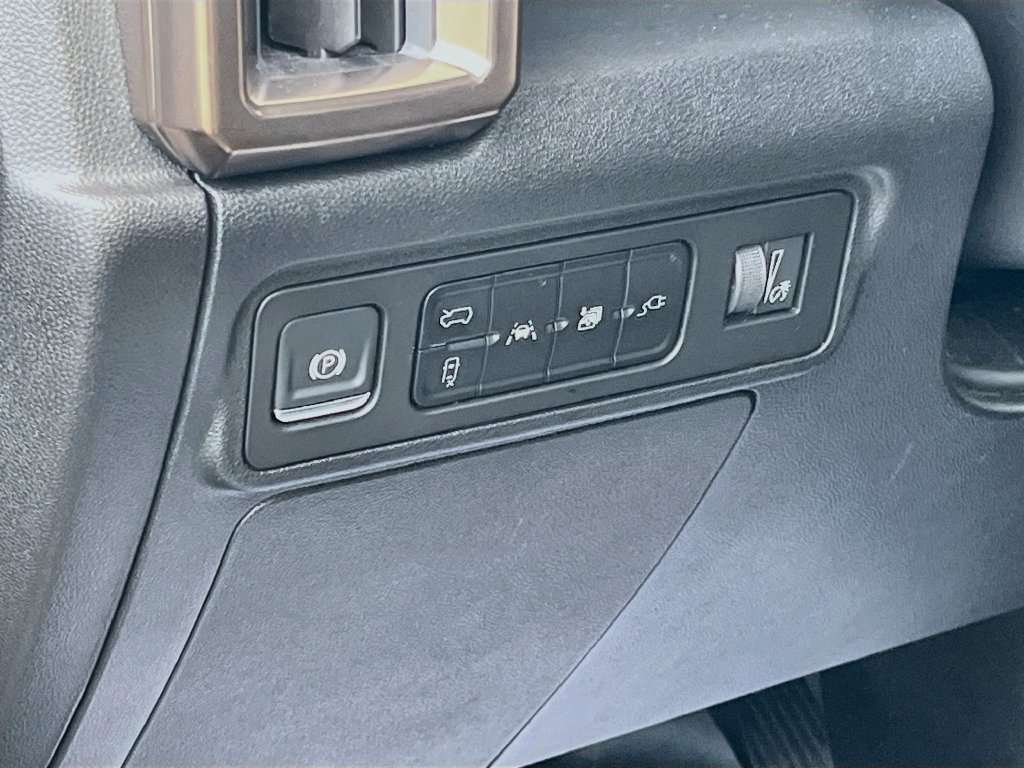Used 2025 GMC Hummer EV 2X AWD/4WD image 10