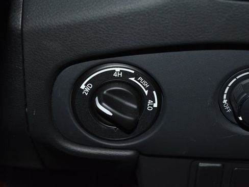 Certified 2024 Nissan Frontier SV w/ Technology Package image 11