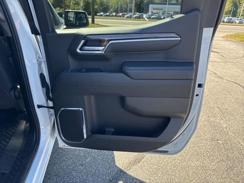 Used 2025 Chevrolet Silverado 1500 LT AWD/4WD image 25
