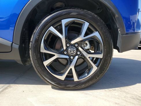 Used 2019 Toyota C-HR XLE FWD image 9