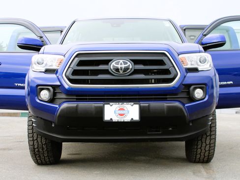 Used 2023 Toyota Tacoma SR5 AWD/4WD image 10
