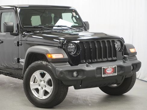 Used 2021 Jeep Wrangler Unlimited Sport w/ Sun And Sound Package AWD/4WD image 3