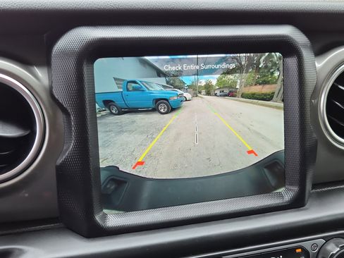 Used 2023 Jeep Gladiator Overland image 28