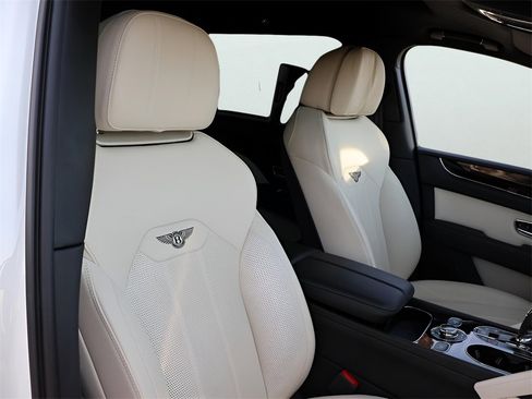 Used 2023 Bentley Bentayga Extended Wheelbase image 12