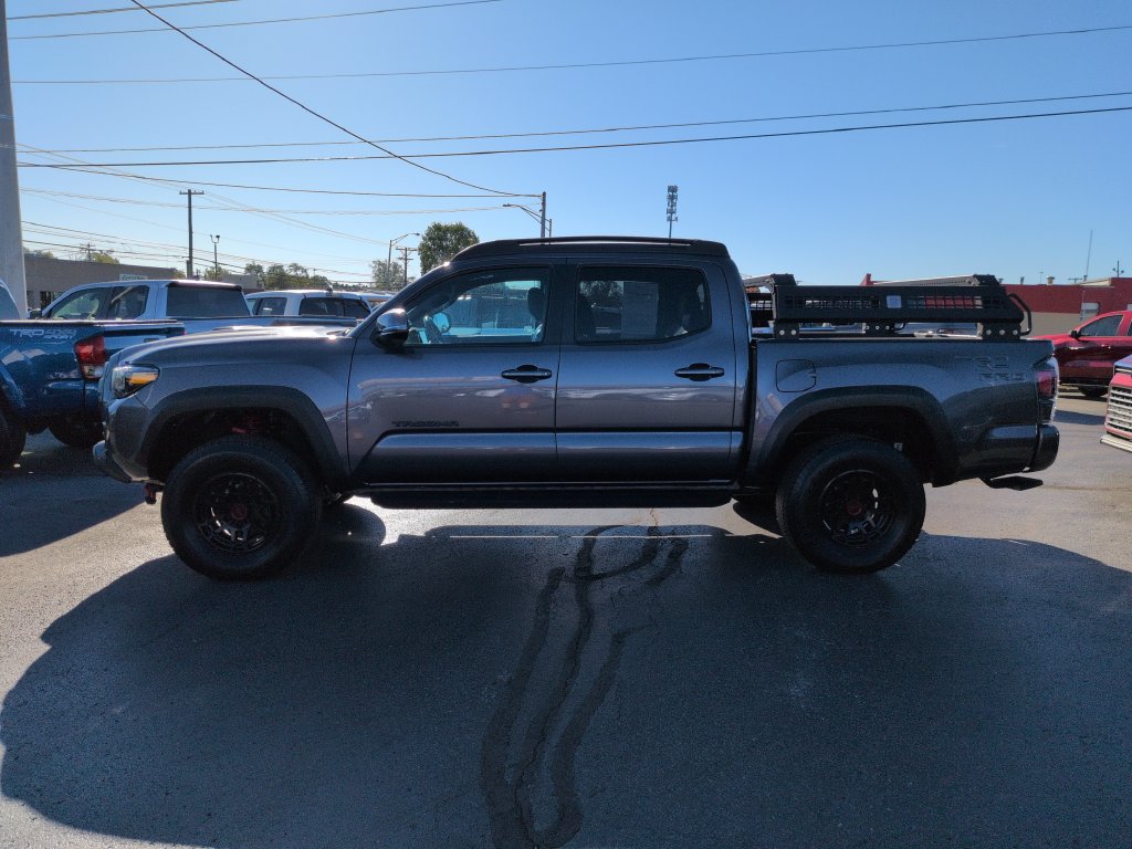 Used 2022 Toyota Tacoma TRD Pro AWD/4WD image 2