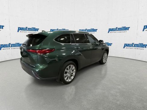 Used 2023 Toyota Highlander Limited image 11