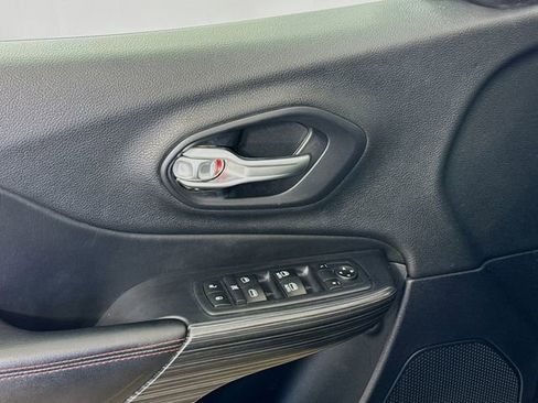 Used 2016 Jeep Cherokee Trailhawk w/ Cold Weather Group image 17