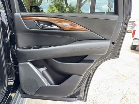 Used 2020 Cadillac Escalade 2WD image 25