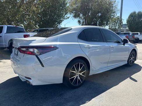 Used 2023 Toyota Camry SE FWD image 3