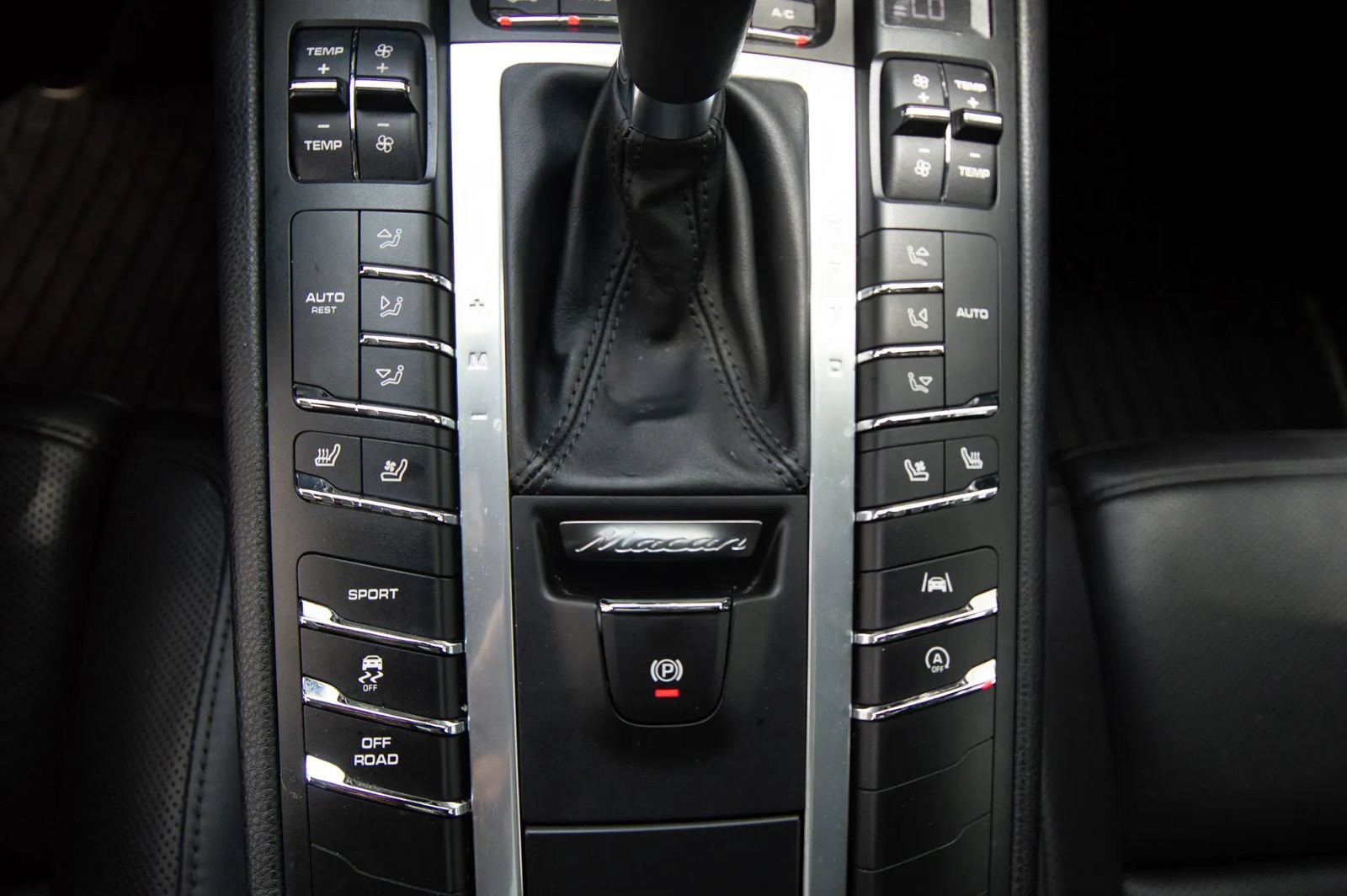 Used 2021 Porsche Macan w/ Premium Package Plus AWD/4WD image 62