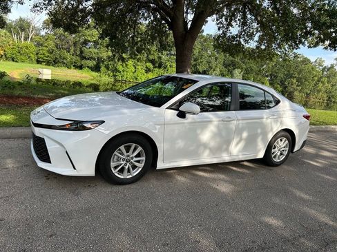 Used 2025 Toyota Camry LE w/ Convenience Package FWD image 2