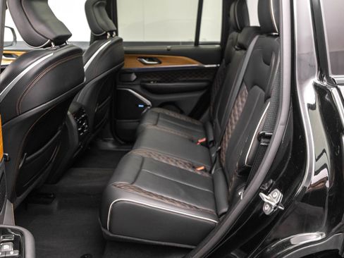 Used 2022 Jeep Grand Cherokee Summit AWD/4WD image 33