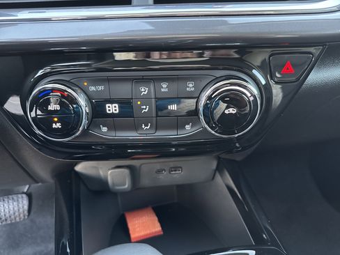 Used 2025 Chevrolet Trax ACTIV image 34