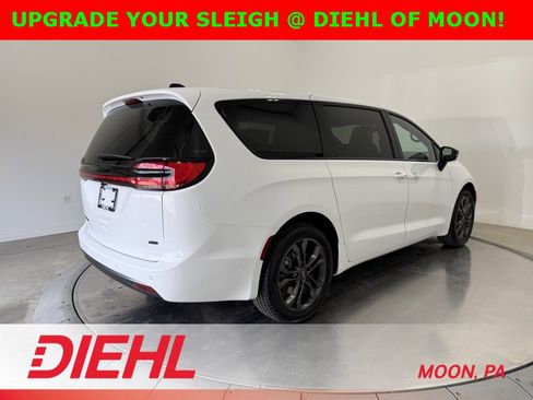 New 2026 Chrysler Pacifica Select image 7