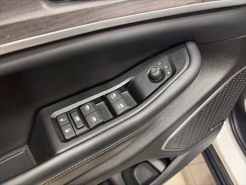 Used 2023 Jeep Grand Cherokee 4WD 4xe image 21