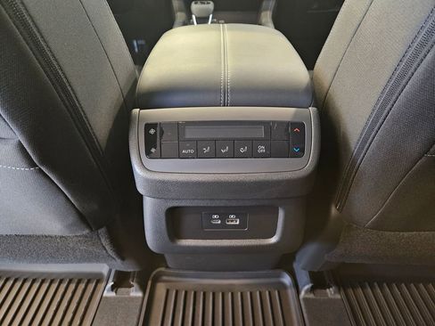 New 2025 Nissan Pathfinder SV w/ Black Appearance Package image 22