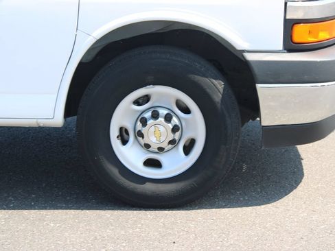 Used 2024 Chevrolet Express 3500 LT w/ LT Preferred Equipment Group RWD image 12