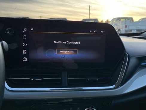 Used 2025 Chevrolet Trax LT w/ LT Convenience Package image 39