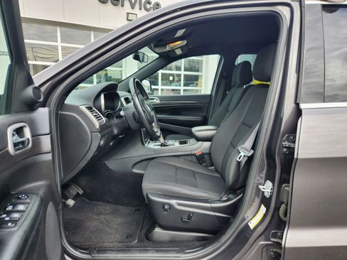 Used 2018 Jeep Grand Cherokee Laredo image 20