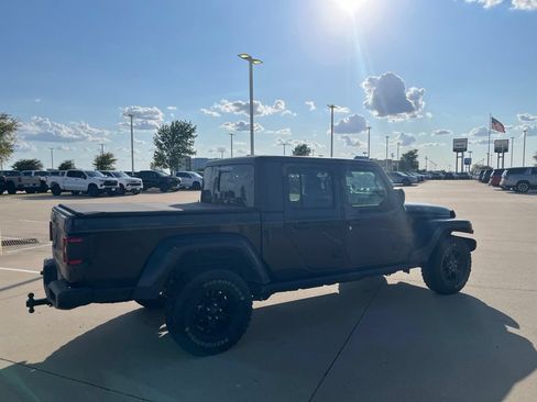 Used 2024 Jeep Gladiator Sport AWD/4WD image 5