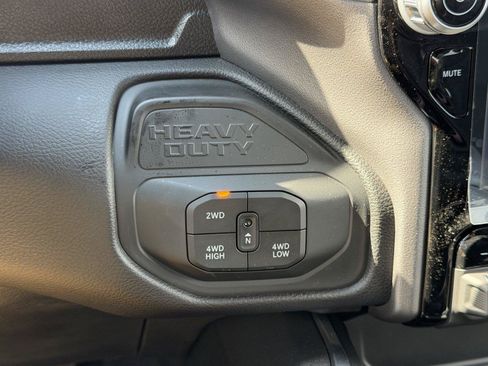 Used 2025 RAM 2500 Laramie AWD/4WD image 25