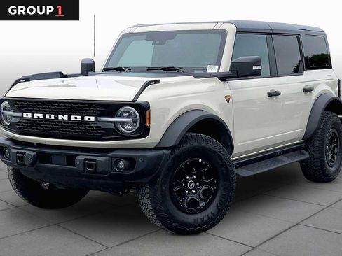 Certified 2025 Ford Bronco Badlands AWD/4WD image 1