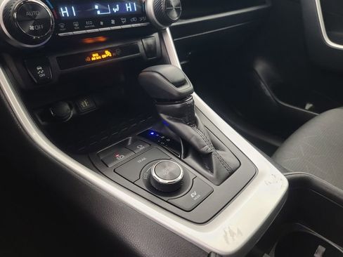 Used 2025 Toyota RAV4 XLE image 37