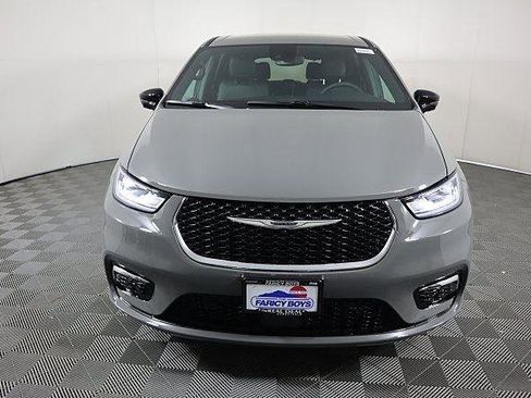 New 2025 Chrysler Pacifica Select image 3