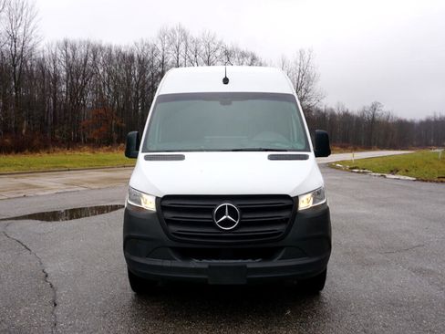 Used 2019 Mercedes-Benz Sprinter 2500 w/ Driver Convenience Package image 7