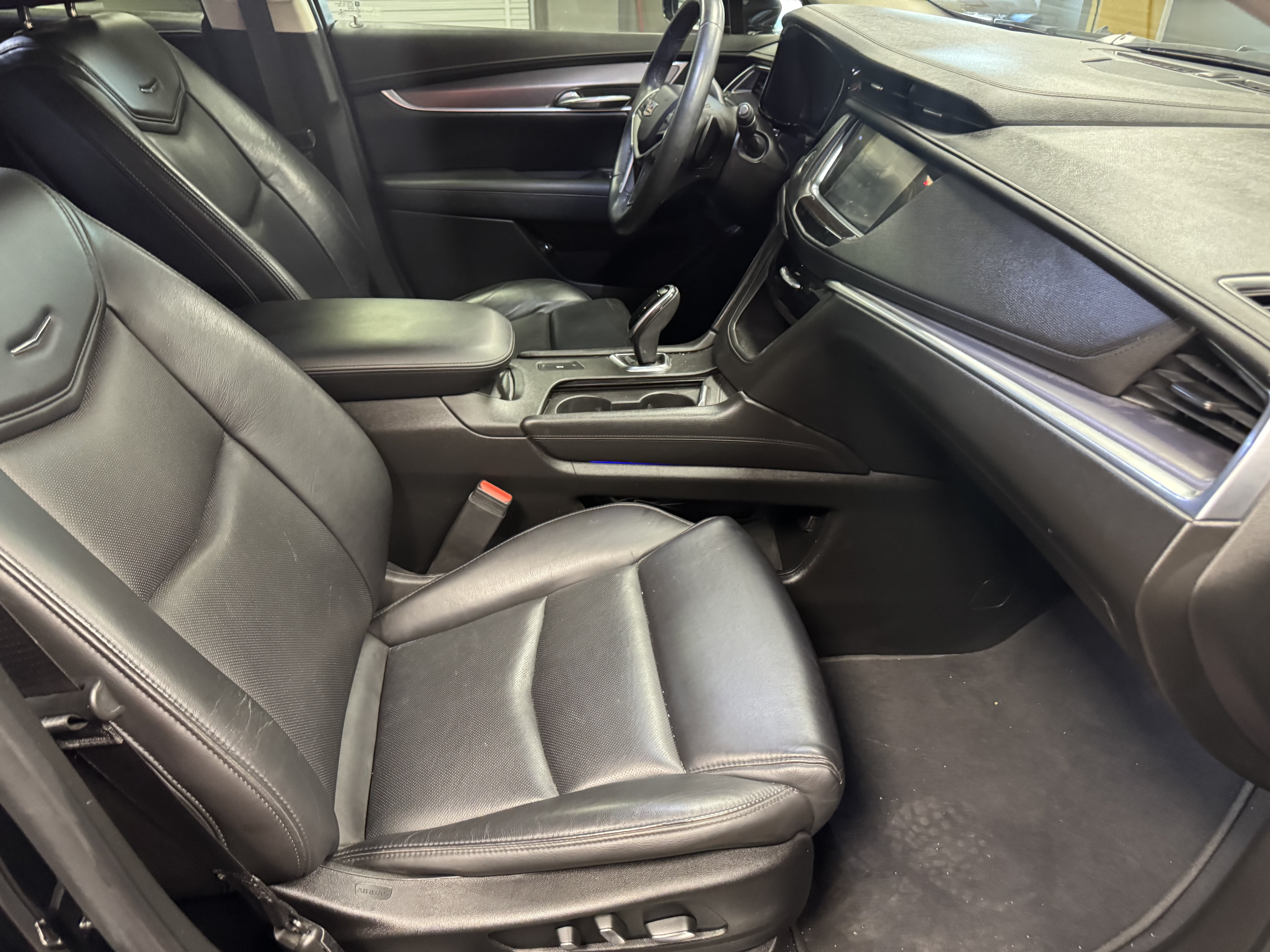 Used 2017 Cadillac XT5 Luxury FWD image 17