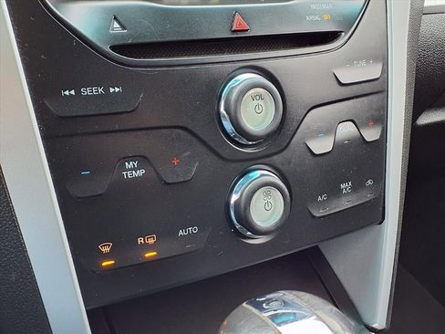 Used 2015 Ford Explorer XLT w/ Equipment Group 202A image 21