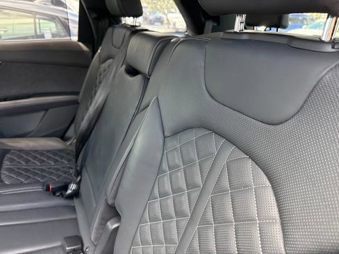Used 2023 Audi SQ7 Prestige w/ Prestige Package AWD/4WD image 9