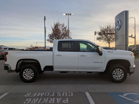Used 2023 Chevrolet Silverado 2500 LT image 2