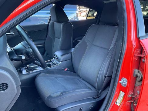Used 2019 Dodge Charger SXT image 9