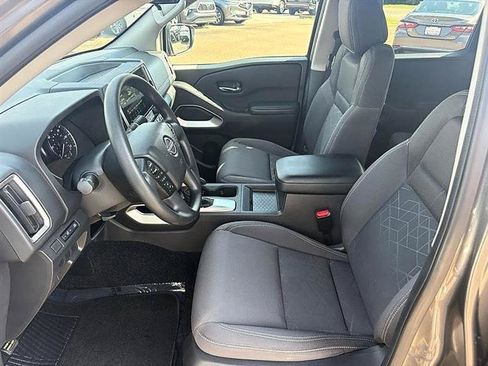 Used 2025 Nissan Frontier SV RWD image 12